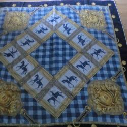 carr&eacute; foulard 100% soie vintage  B  89 x 87 CM