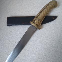 Sabre briquet modifi&eacute; en fort couteau