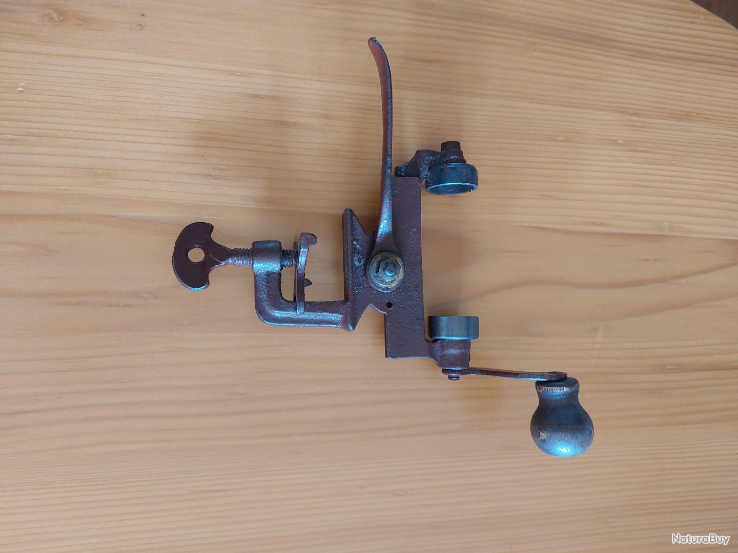Matrice sertisseur pour cartouches de chasse de calibre 16