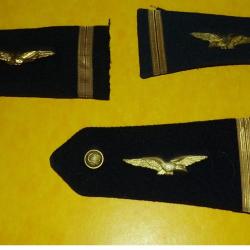 ARMEE DE L'AIR :&nbsp; EPAULETTE AVEC CHAROGNARD ET FOURREAU EPAULE&nbsp; AU GRADE D'ADJUDANT CHEF, EPAULETTE