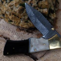 Beau Couteau Damas Lame Drop Point 128 Couches Manche B&eacute;lier & R&eacute;sine Fabric Artisanale Linerlock 02