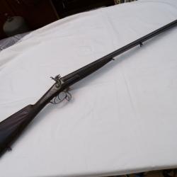 Tr&egrave;s &eacute;l&eacute;gant juxtapos&eacute; 16 &agrave; broches avec sa malette de transport.