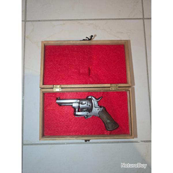 Revolver de collection type Lefaucheux � broche (XIXe si�cle) - Coffret inclus