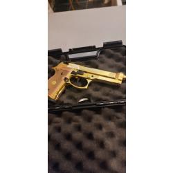 TRES RARE POUR COLLECTIONNEUR BERETTA M 92FS GOLD EDITION PLAQUE OR 24 CARATS Cal 4.5 / 177 Plombs