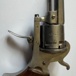 Petit r&eacute;volver The Guardian