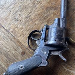 Revolver &agrave; broche 9mm grav&eacute;