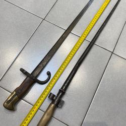 Lot de 2 anciennes ba&iuml;onnettes militaires