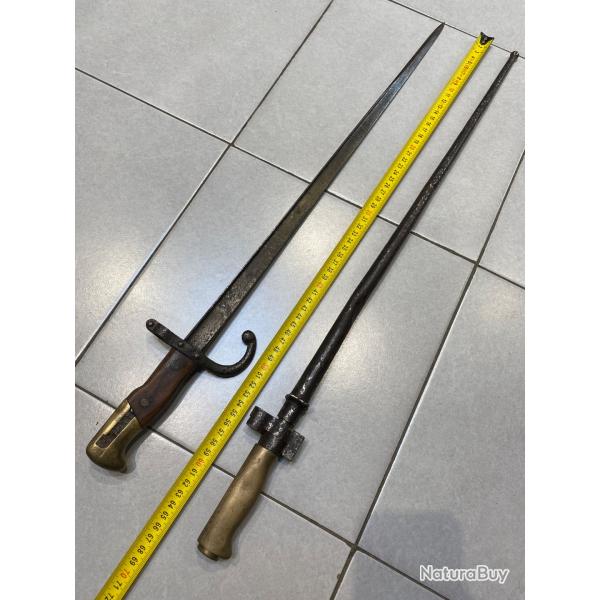 Lot de 2 anciennes ba�onnettes militaires