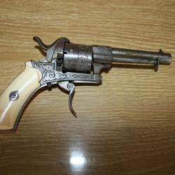 revolver a broches crosse  en ivoire