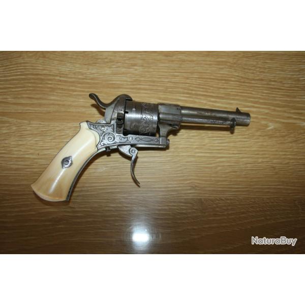 revolver a broches crosse  en ivoire