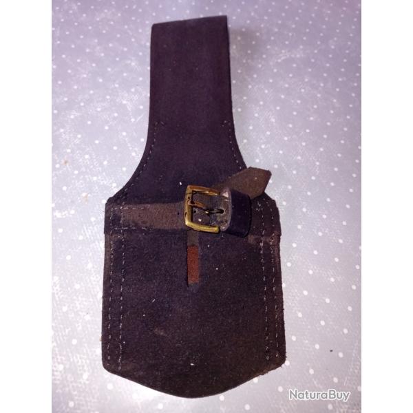 Reproduction de gousset en cuir , retourne, pour bayonnettes types Remington et Chassepot.