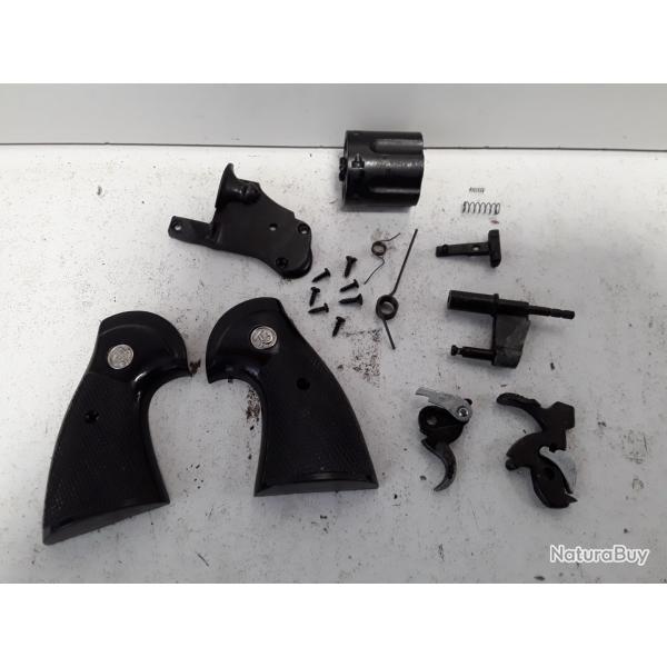 Lot pieces revolver Denix