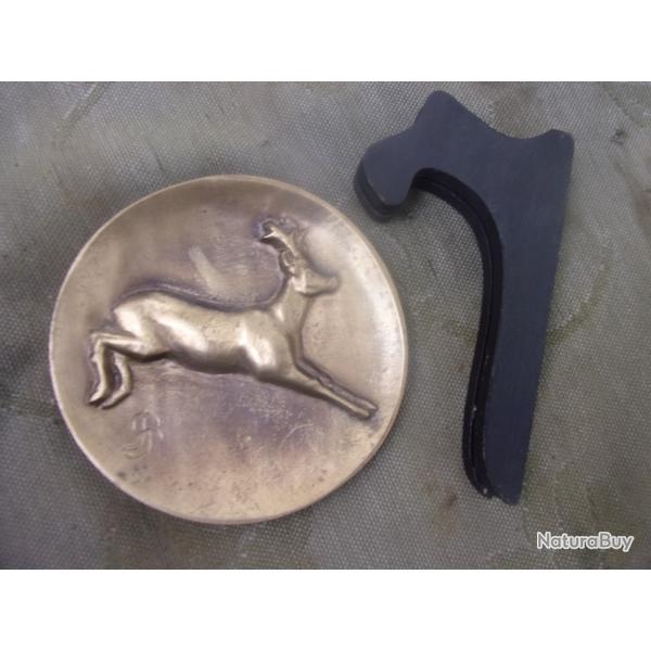 plaque de bronze "brocard au saut" sign�e