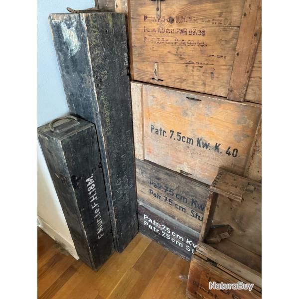 Lot de 38 caisses allemandes diverses WW2