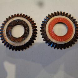 Casque &agrave; pointe, spikehelmet: Paire de cocardes (Empire et Prusse), mod&egrave;le Troupe, copies vieillies