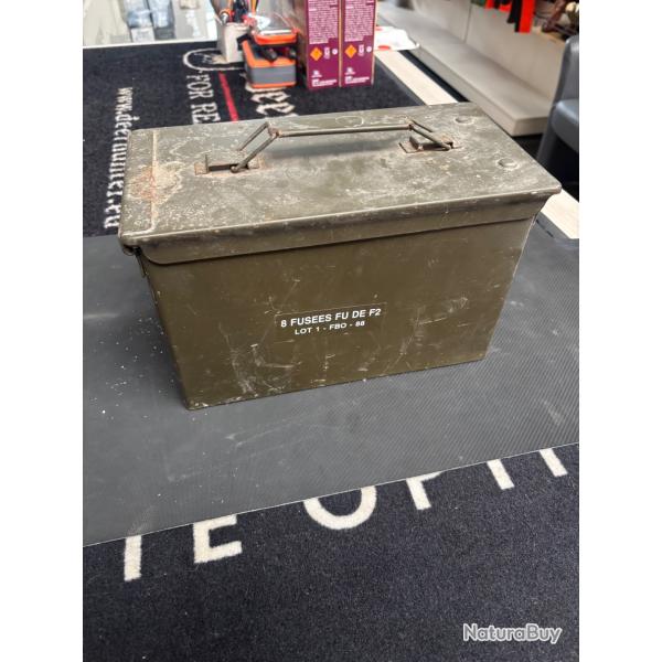 Magnifique boite militaire WW2 de fus�e F2 a vendre aux ench�re