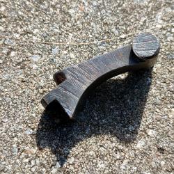 Pi&egrave;ce de la platine du pistolet Mauser C96 mod&egrave;le 12