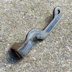 Pi&egrave;ce de la platine du Mauser C96 mod&egrave;le 1912 ( 2 )