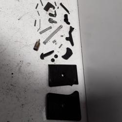 Lot de pieces pour pistolet SM mod 110 cal.8mm pak