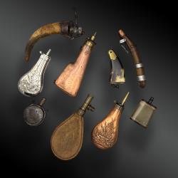 ENSEMBLE DE 9 POIRES &Agrave; POUDRE EUROPE ET &Eacute;TATS-UNIS, XVIII ET XIX&Egrave;ME SI&Egrave;CLE