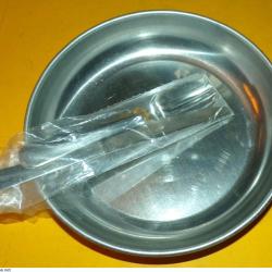 ASSIETTE ET COUVERTS POUR LE REPAS DE L'ARMEE FRANCAISE DE FABRICATION FRANCAISE EN ALUMINIUM , BON