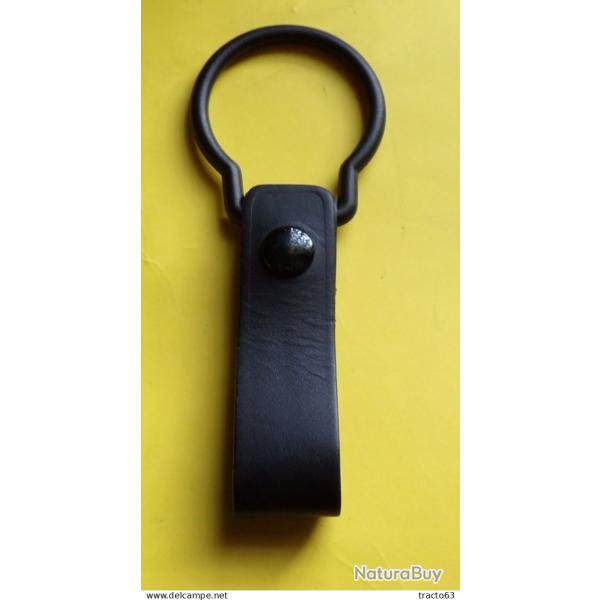 ATTACHE CEINTURON EN CUIR POUR PORTER LE TONFA� AU CEINTURON�,� ETAT NEUF VOIR PHOTOS . POUR TOUT RE