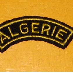 Banane Tissu de Bras ALGERIE  , LONGUEUR 7&nbsp;CM , BON ETAT VOIR PHOTO . POUR TOUT RENSEIGNEMENT