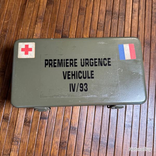 BO�TE MILITAIRE PREMI�RE URGENCE V�HICULE lV/93 FRANCE SERVICE SANT�