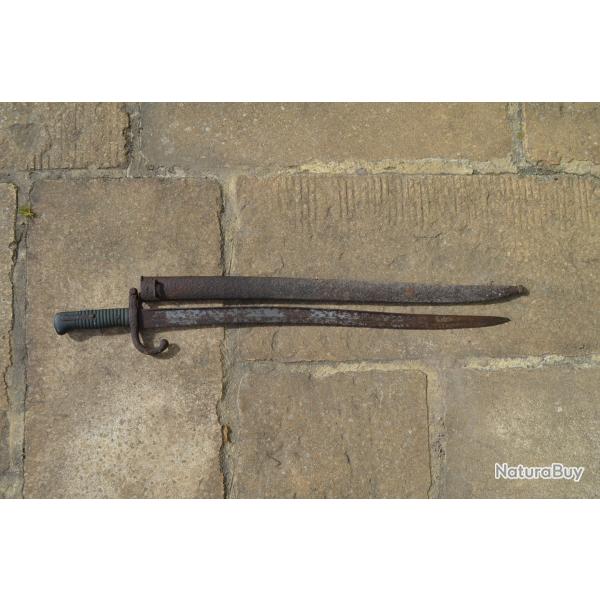 Ba�onnette Chassepot avec fourreau...en l'�tat.