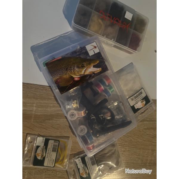 Kit � mouche neuf tr�s peu servi avec lot de plumes