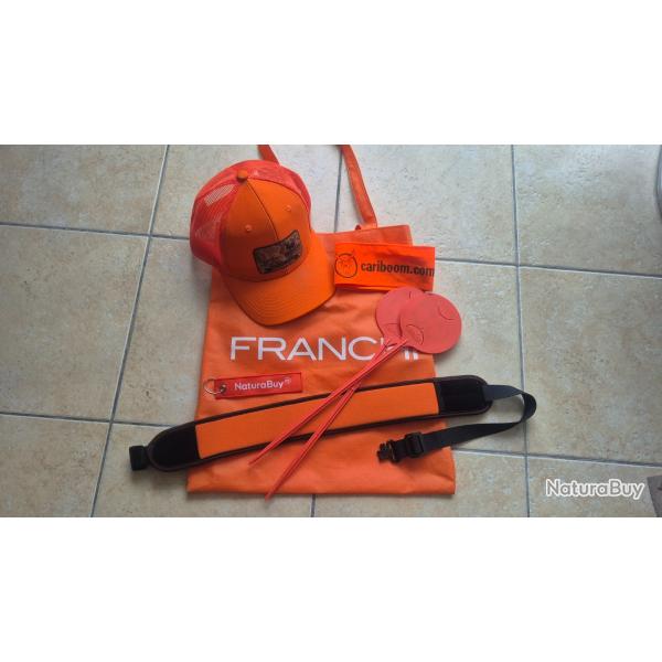 pack battue bretelle carabine neoprene orange + casquette + brassard + piquet + porte clef