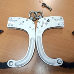 Menottes RIVOLIER Mle 2002 double s&eacute;curit&eacute; clef + bouton poussoir