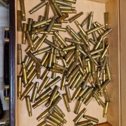 Un lot de 130 etuis de calibre 30X30 tir&eacute;s un fois