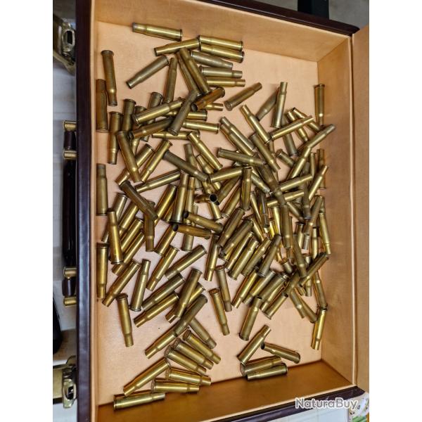 Un lot de 130 etuis de calibre 30X30 tir�s un fois