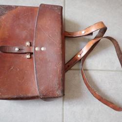 1976 / Porte cartes, sacoche, trousse en cuir de l'arm&eacute;e suisse