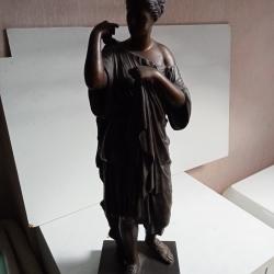 Bronze Patin&eacute; Sculpture Diane de Gabies  XIXe en r&eacute;gule hauteur 39 cm, 3,39 kg