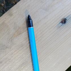 Fl&egrave;che tir &agrave; l'arc aluminium bleue 81 cm - neuf jamais utilis&eacute;e