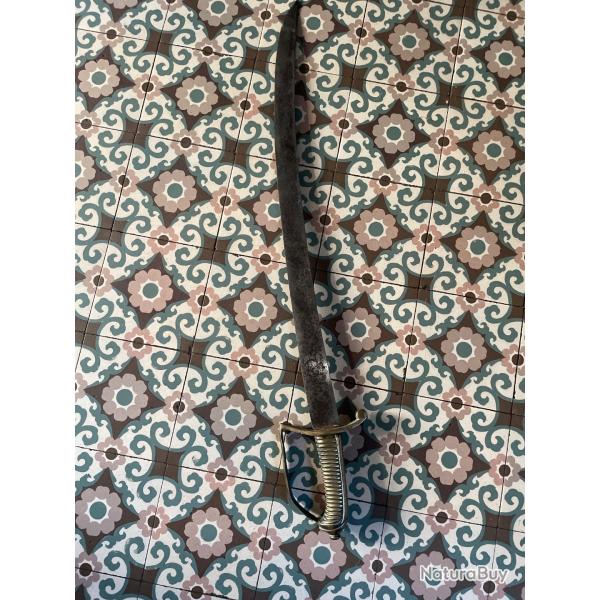 Ancien sabre briquet poignet bronze � identifier