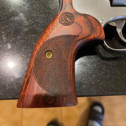 Crosse bois Smith et wesson mod&egrave;le 686 Round buut carcasse kL neuve jamais mont&eacute; Prix 100 euro
