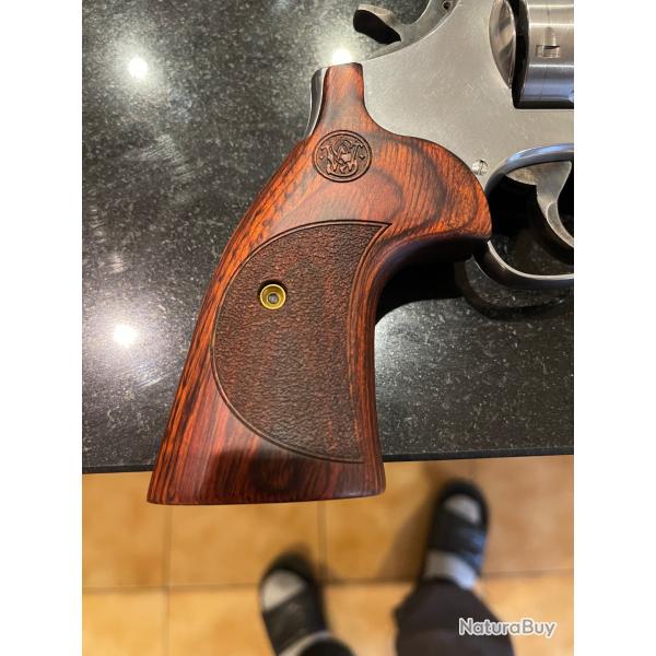 Crosse bois Smith et wesson mod�le 686 Round buut carcasse kL neuve jamais mont� Prix 100 euro