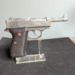 ANCIENNE COPIE DE PISTOLET P 38 ALLEMAND WW2 ( zamac )