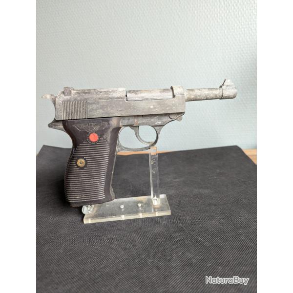 ANCIENNE COPIE DE PISTOLET P 38 ALLEMAND WW2 ( zamac )