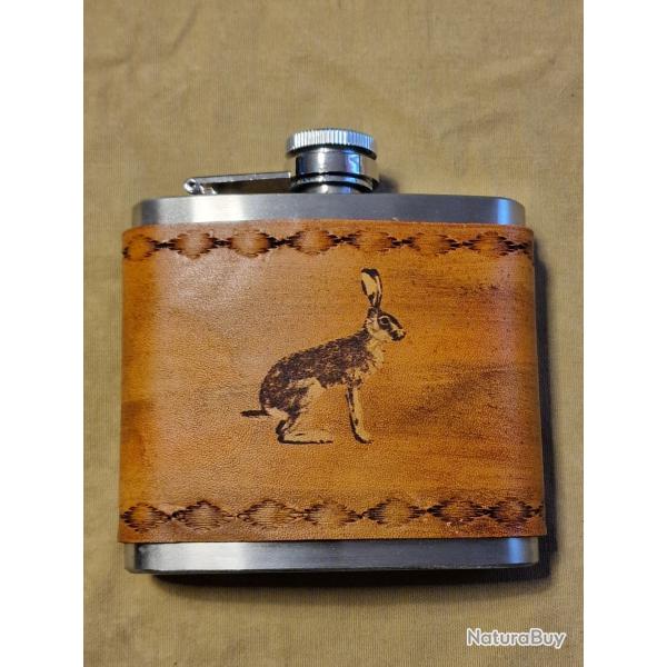 Id�e cadeau artisanal - flasque � alcool "li�vre" en acier et cuir