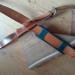 BRETELLE en  cuir    attaches rapides.