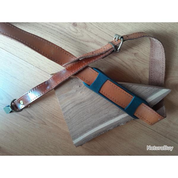BRETELLE en  cuir    attaches rapides.