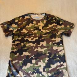 Tee-shirt manches courtes camouflage marron vert.