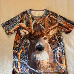 Tee-shirt manches courtes camouflage cerf blanc .