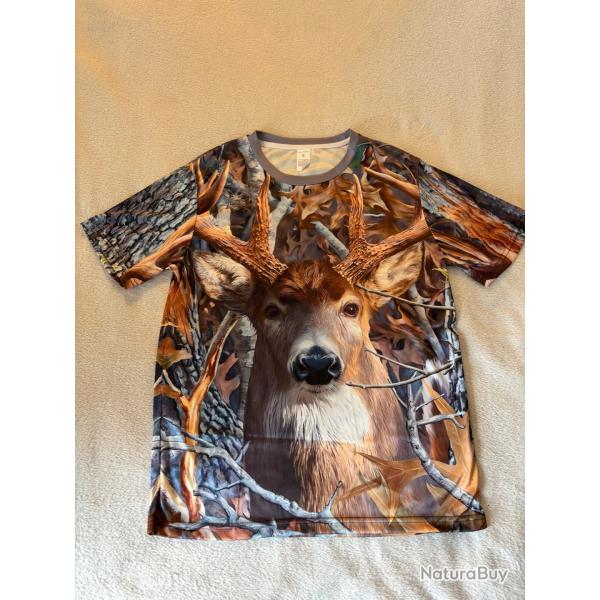 Tee-shirt manches courtes camouflage cerf blanc .
