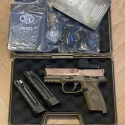 Pistolet FN502 Tactical FDE Cal. 22LR FN HERSTAL avec point rouge Vector optics  multi r&eacute;ticule