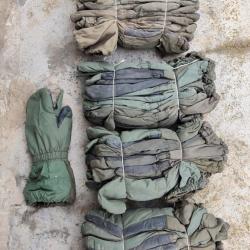 Lot paires de mouffles  "grand froid" de l'Arm&eacute;e de terre post ww2